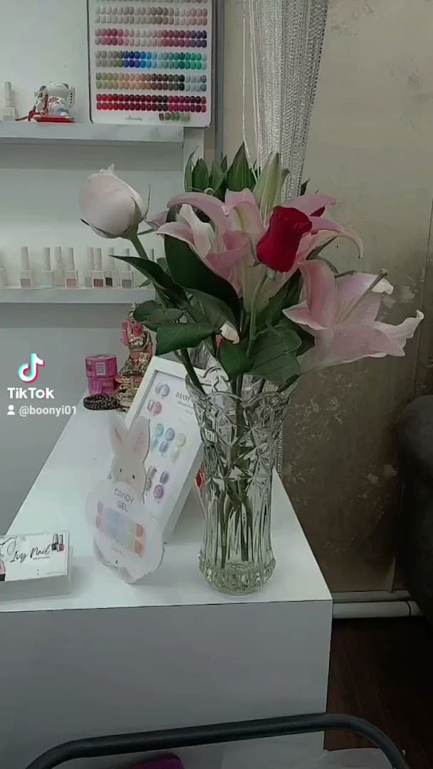 LV Nail & Spa 2