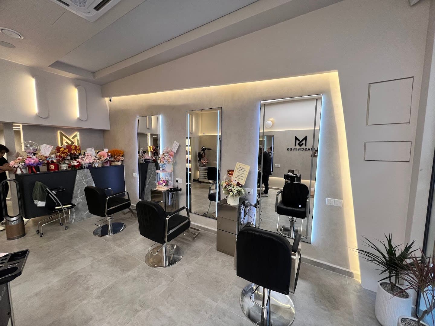 MASCNINES Hair Salon