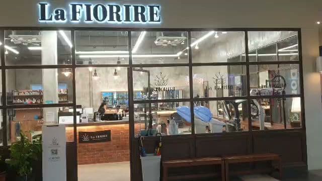 La FIORIRE Korean Hair Salon The Waterfront branch "라피오리레 헤어살롱 워터프론트몰 지점"