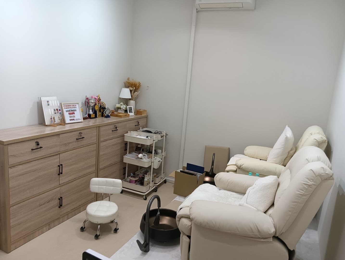 MINA NAIL SALON MASAI