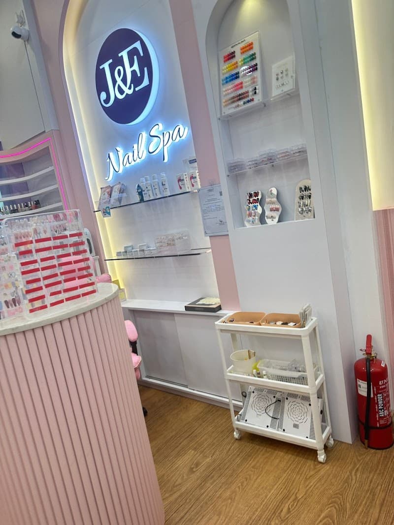 J&E Nails Spa (Leisure Mall) 4