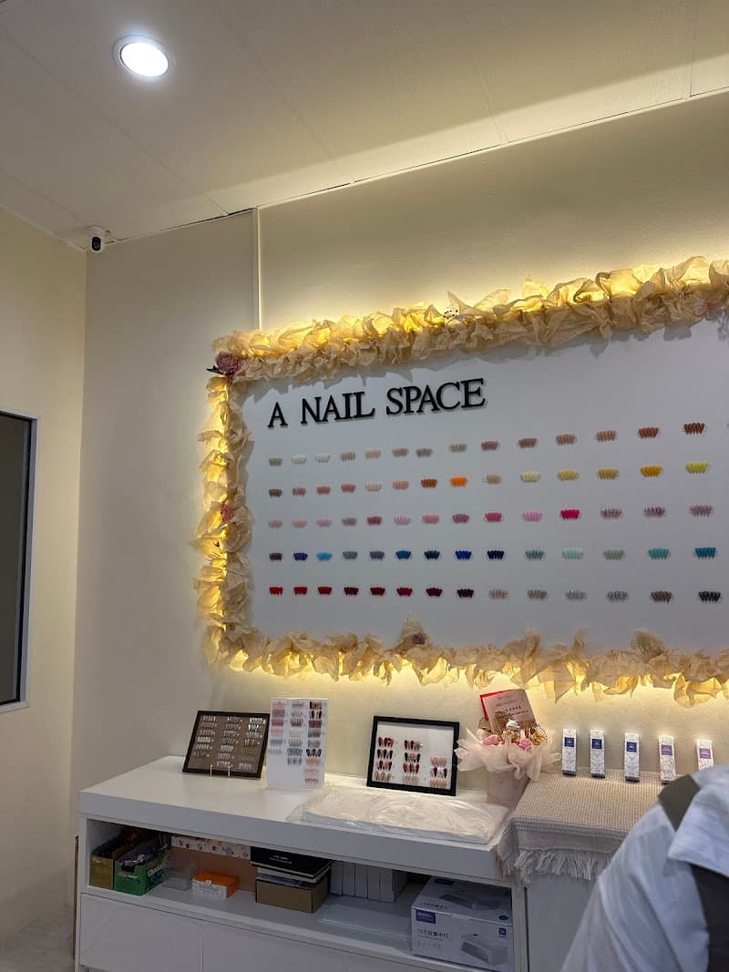 A NAIL SPACE 5