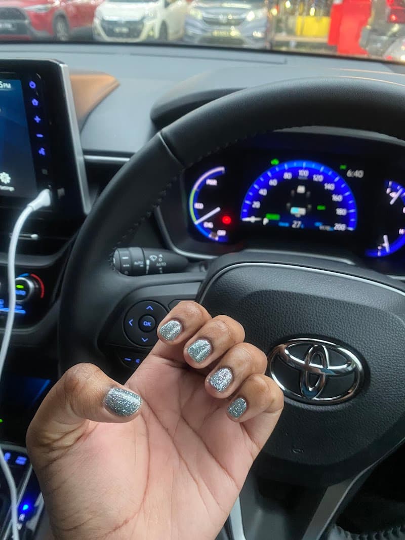 Unique Nail Studio 4