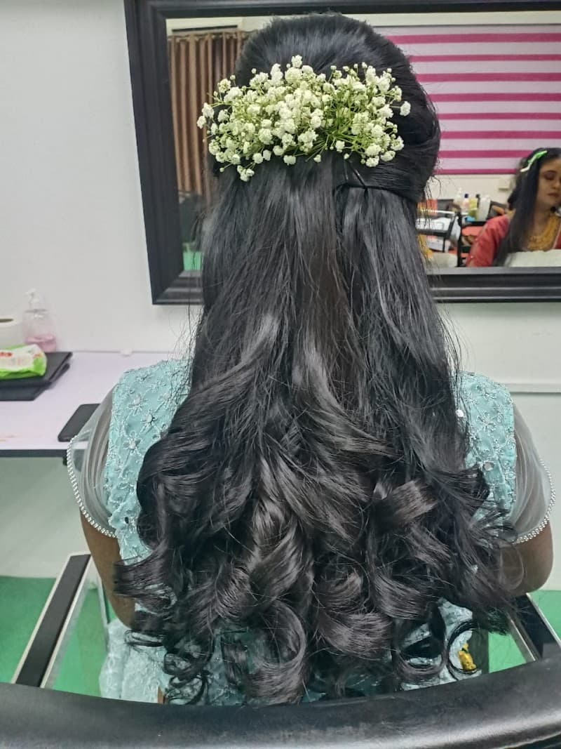 Mohanaaz beauty salon 2