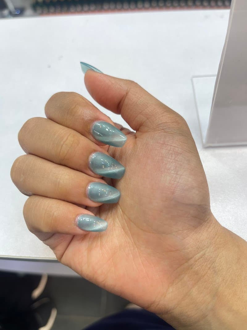 V2 beauty salon Nail and hair (quick cut )Berjaya Times Square 3