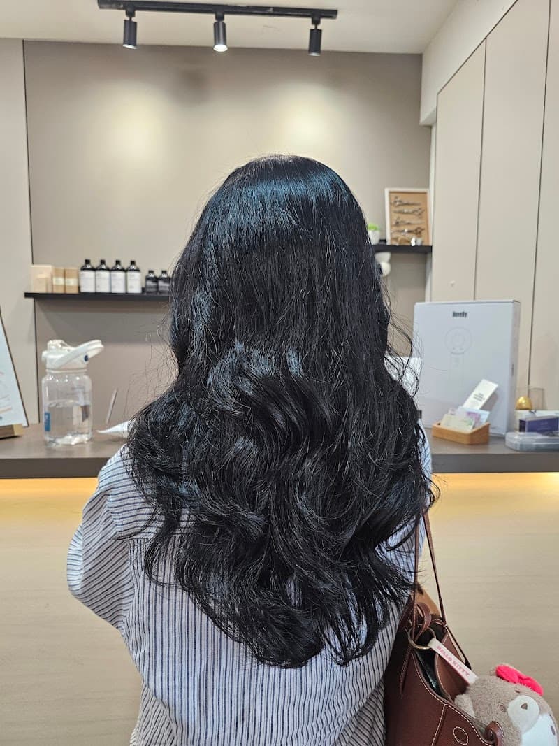 Y 2 Beauty Hair Studio 3
