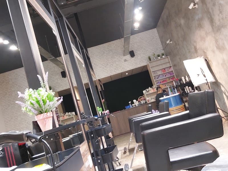 Colour Zone Beauty Studio 2