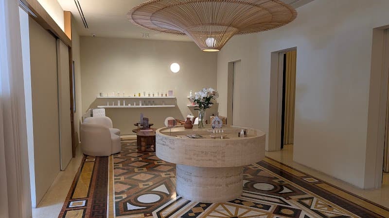 LYLA BEAUTY LOUNGE 2