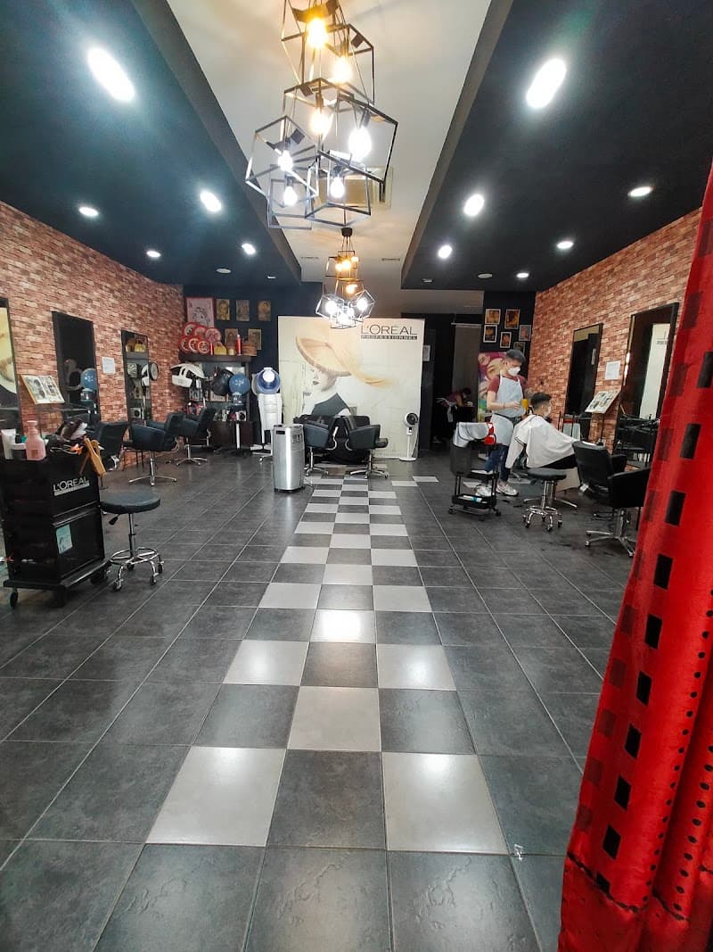 Pizzicato Hair Studio 1