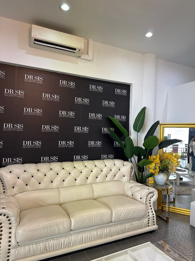 SIS AESTHETIC CENTRE 4