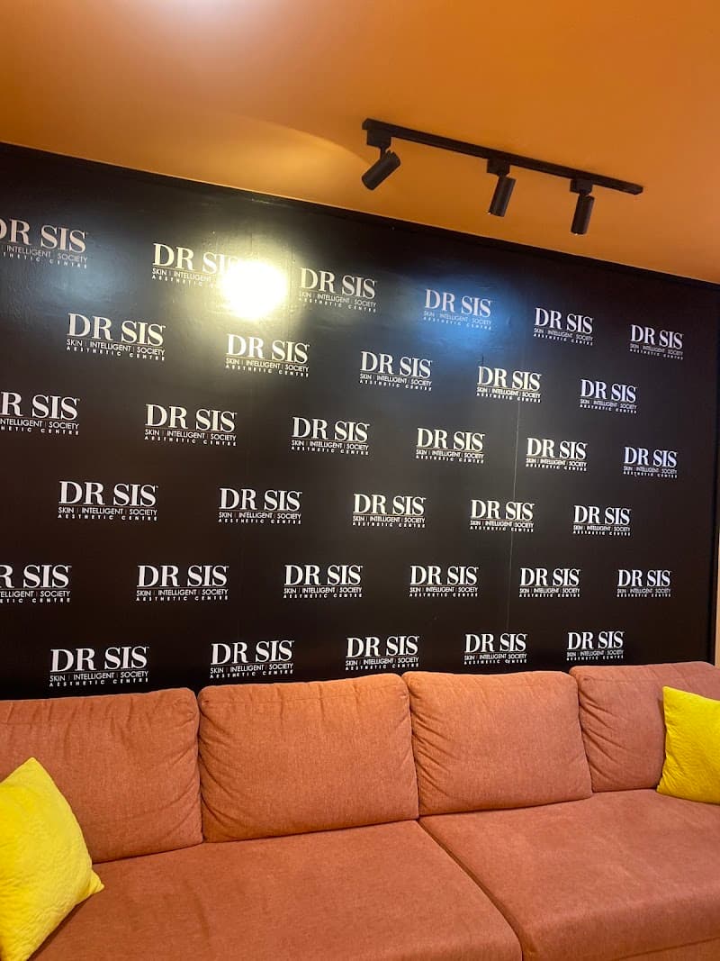 SIS AESTHETIC CENTRE 5